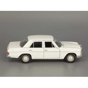 1/24 Mercedes-Benz 220 W115 белый