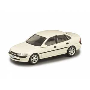 1/43 Chevrolet Vectra 2.2 GLS 1998 (Opel Vectra B) белый