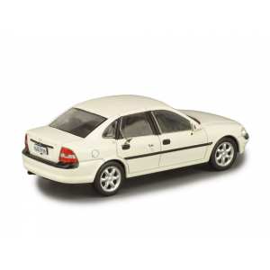 1/43 Chevrolet Vectra 2.2 GLS 1998 (Opel Vectra B) белый