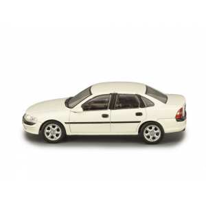 1/43 Chevrolet Vectra 2.2 GLS 1998 (Opel Vectra B) белый