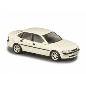 1/43 Chevrolet Vectra 2.2 GLS 1998 (Opel Vectra B) белый