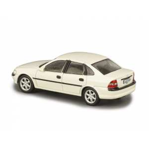 1/43 Chevrolet Vectra 2.2 GLS 1998 (Opel Vectra B) белый