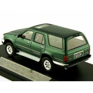 1/43 Toyota Hilux Surf 4Runner 4WD SSR-Ltd 1989 green