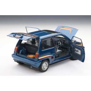 1/18 Honda CITY TURBO II 1983 (BLUE WITH STRIPES) (в комплекте с белым мини-мото)