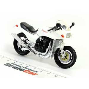 1/24 Мотоцикл Kawasaki GPZ900R белый