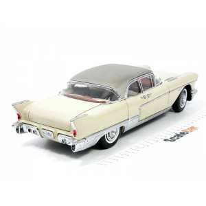 1/18 Cadillac Eldorado Brougham 1957 бежевый