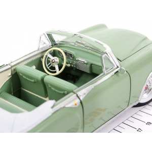 1/24 Packard Caribbean 1953 зеленый
