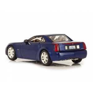 1/43 Cadillac XLR 2004 Blue (купе-кабриолет со складывающейся крышей)