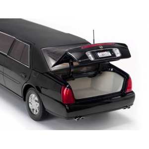 1/18 Cadillac Deville Limousine 2004 черный