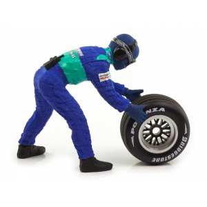 1/18 Sauber Ferrari 2002 Tyre Change Set 1 Formula One Pit Crew набор фигур механиков