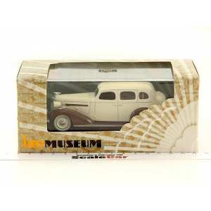 1/43 BUICK Series 40 Special 1936 бежевый/коричневый