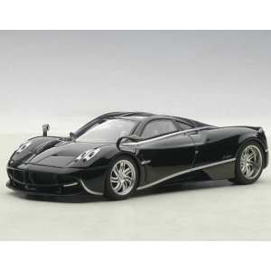 1/43 Pagani Huayra 2011 (black, silver stripes) черный с серебристыми полосками