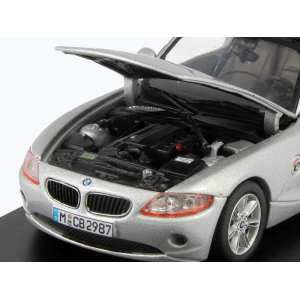 1/43 BMW Z4 (c действующим тентом) 2002 Silver