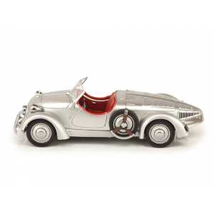 1/43 Mercedes-Benz 150 Sport Roadster 1935 серебристый с красным салоном