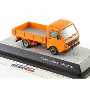 1/43 Volkswagen LT28 бортовой грузовик 1980 оранжевый