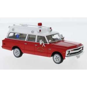 1/43 Chevrolet Suburban Ambulance Hillside Fire Department (Пожарная Медицинская Помощь) 1970 красный с белым