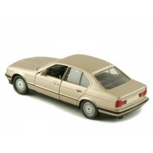 1/43 BMW 535i E34 золотистый