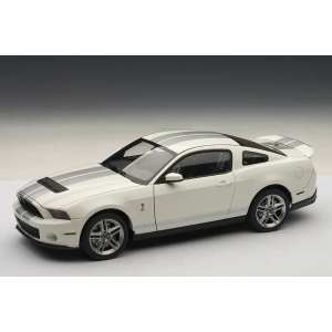 1/18 Ford SHELBY GT500 2010 (PERFORMANCE WHITE/SILVER STRIPES)