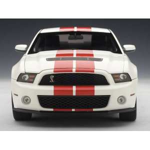 1/18 Ford SHELBY GT500 2010 (PERFORMANCE WHITE/RED STRIPES)