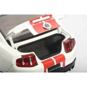 1/18 Ford SHELBY GT500 2010 (PERFORMANCE WHITE/RED STRIPES)