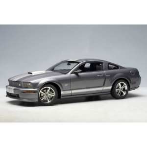 1/18 Ford MUSTANG GT COUPE 2007 (APPEARANCE PACKAGE OPTION)(TUNGSTEN GREY METALLIC)