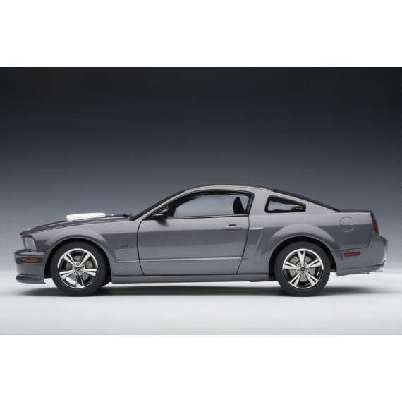 1/18 Ford MUSTANG GT COUPE 2007 (APPEARANCE PACKAGE OPTION