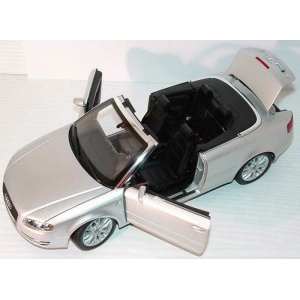 1/18 Audi A4 Cabrio (B6) Facelift 2005 серебристый