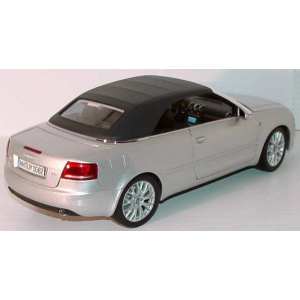 1/18 Audi A4 Cabrio (B6) Facelift 2005 серебристый