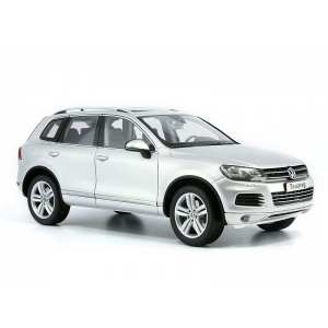 1/18 Volkswagen Touareg 2010 Cool Silve Metallic