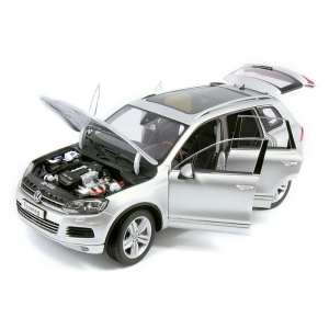 1/18 Volkswagen Touareg 2010 Cool Silve Metallic