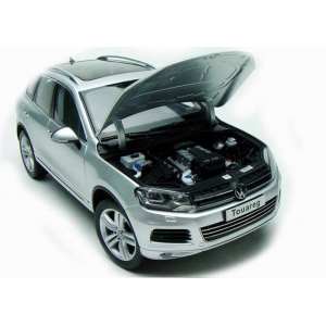 1/18 Volkswagen Touareg Cool Silver Metallic V6 FSI