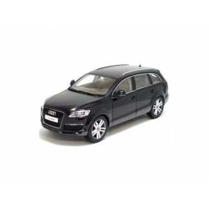 1/18 Audi Q7 черный