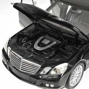 1/18 Mercedes-Benz E-CLASS “ELEGANCE” (W212) black