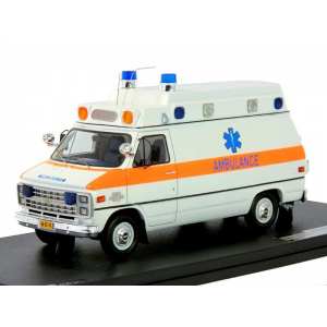 1/43 CHEVROLET G30 Wheeled Coach Ambulance (Скорая помощь) 1986