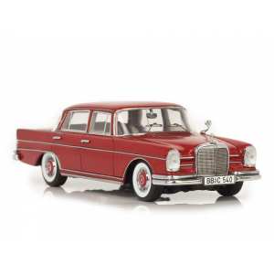1/43 Mercedes-Benz 300SE W112 1959 красный