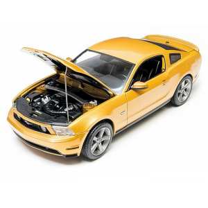 1/18 Ford Mustang GT 2010 золотой мет