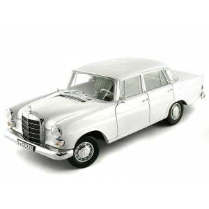 1/18 Mercedes-Benz 200 Limousine W110 Heckflosse 1966 white
