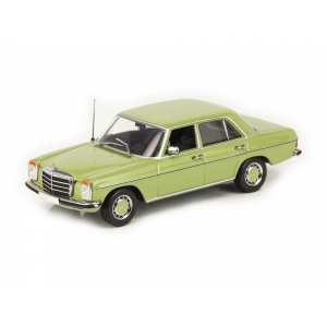 1/43 Mercedes-Benz 200D /8 W114/115 1973 зеленый
