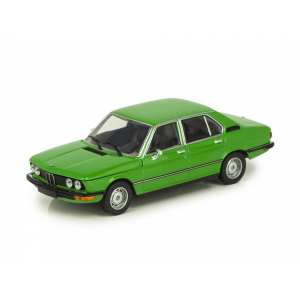 1/43 BMW 520 E12 1972 зеленый