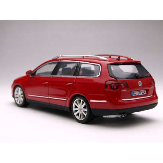 1/43 Volkswagen PASSAT B6 VARIANT 2005 · RED ➝ Minichamps