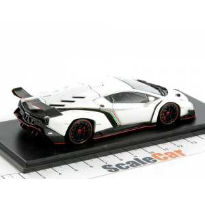 1/43 Lamborghini Veneno (white with white stripe)