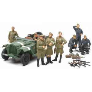 1/48 Soviet military vehicle Gorky 67B with officers, machine gunners and weapons, 8 figures in total