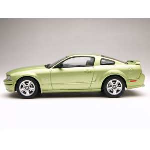 1/43 Ford MUSTANG GT 2005 (LEGEND LIME)