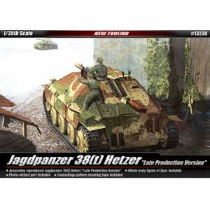 1/35 Немецкая САУ Jagdpanzer 38(t) Hetzer, Хетцер, поздняя версия с 2-мя фигурами