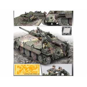 1/35 German SPG Jagdpanzer 38(t) Hetzer, late version with 2 figures