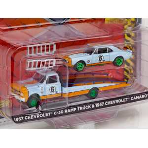 1/64 set of Chevrolet C-30 tow truck Gulf Oil and Chevrolet Camaro Gulf Oil 6 1967 special edition Greenlight with green bottom