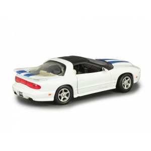 1/24 Pontiac Firebird 1999 белый с черной крышей