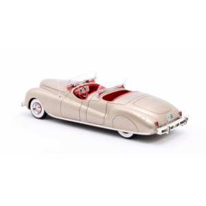 1/43 Chrysler Newport Dual Cowl Phaeton LeBaron 1941 золотистый с красным салоном