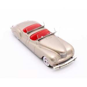 1/43 Chrysler Newport Dual Cowl Phaeton LeBaron 1941 золотистый с красным салоном