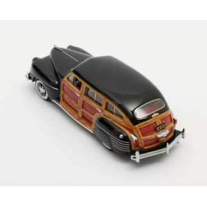 1/43 Chrysler Town & Country Wagon 1942 черный с отделкой под дерево